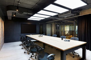 合肥傳媒公司辦公室裝修設(shè)計在工廠風(fēng)基礎(chǔ)上增添潮流感